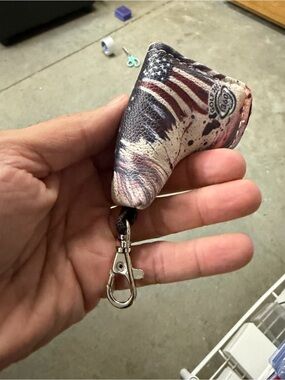 Patriotic Leather Keychain Pouch - Vintage Flag Design